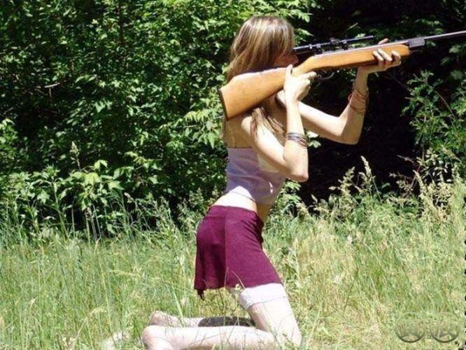 femme-qui-sait-pas-tenir-un-fusil.jpg
